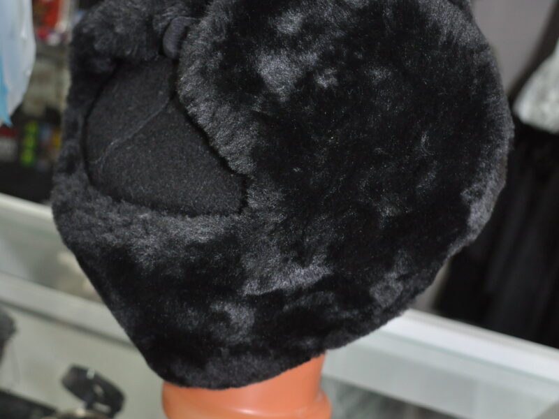 Шапка ушанка Кадетская, искусственная овчина черная за 550 рублей.